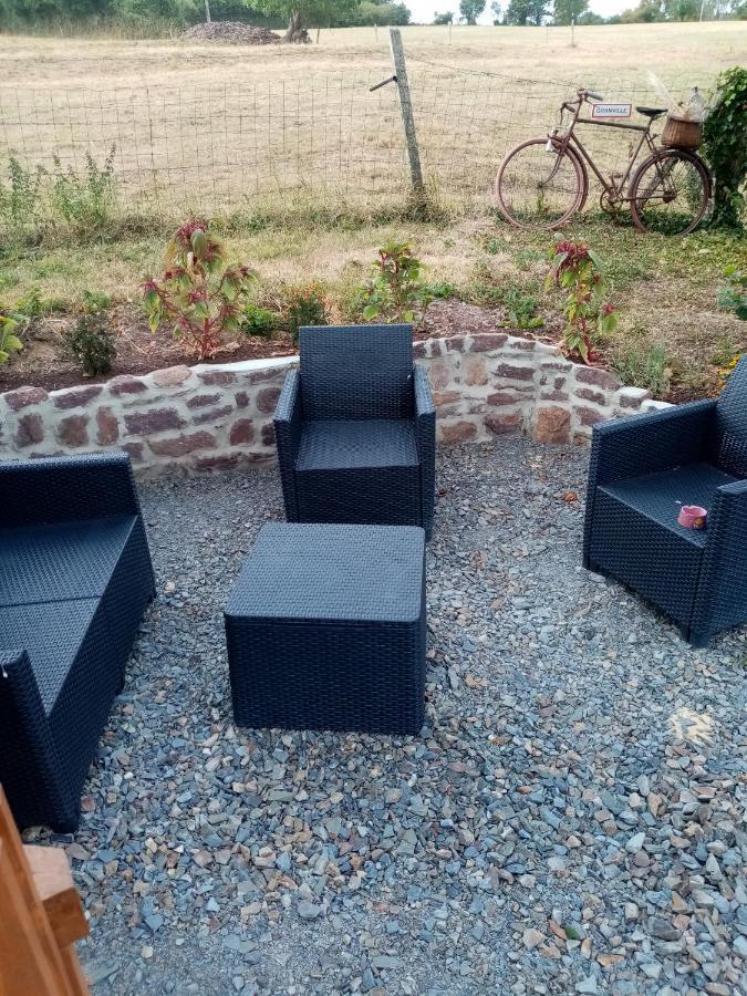 La Tour De Ver Gite Atypique Possibilite Table D'Hotes Sur Reservation Exterior foto