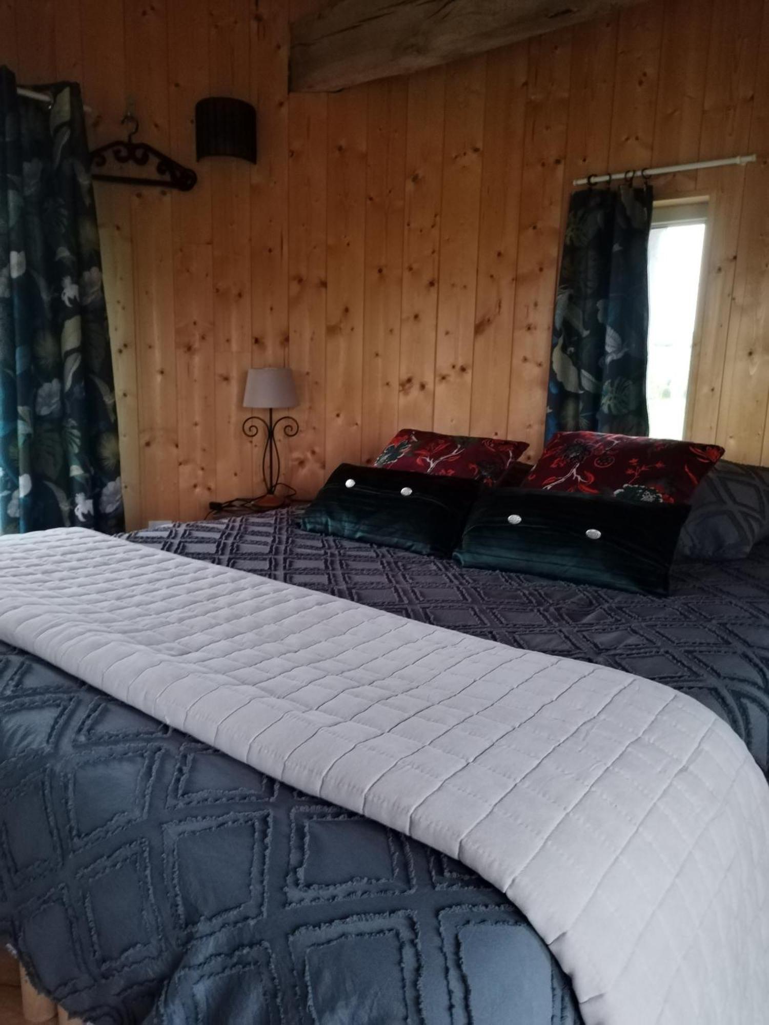 La Tour De Ver Gite Atypique Possibilite Table D'Hotes Sur Reservation Exterior foto